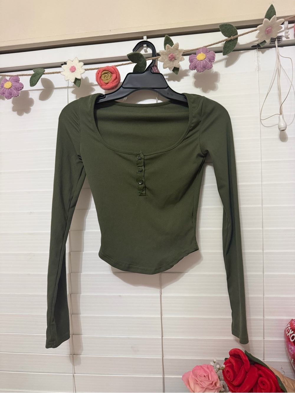 Dazy green long sleeve top with button detail Size XS